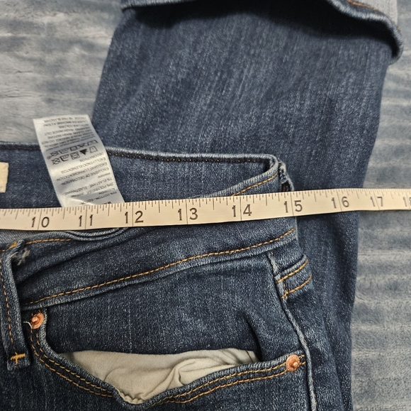 Levi Strauss Mid Rise Capri Dark Wash Jeans! - Picture 5 of 8